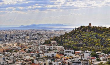 Athens: Bridging Ancient Marvels with Modern Delights