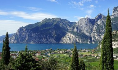 Guarda: Breve Video dell'Incantevole Lago di Garda, Italia