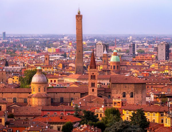 Scopri Bologna: Il Cuore della Cultura e della Cucina Italiana
