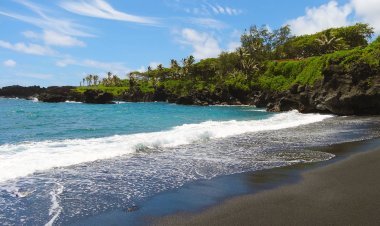 Travel with a Purpose: How to Volunteer in Maui